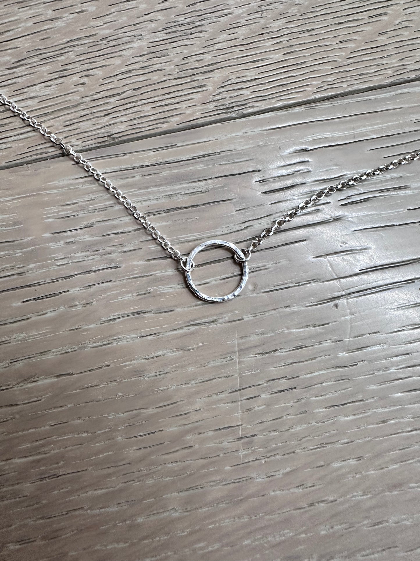 Collanina cerchietto battuto