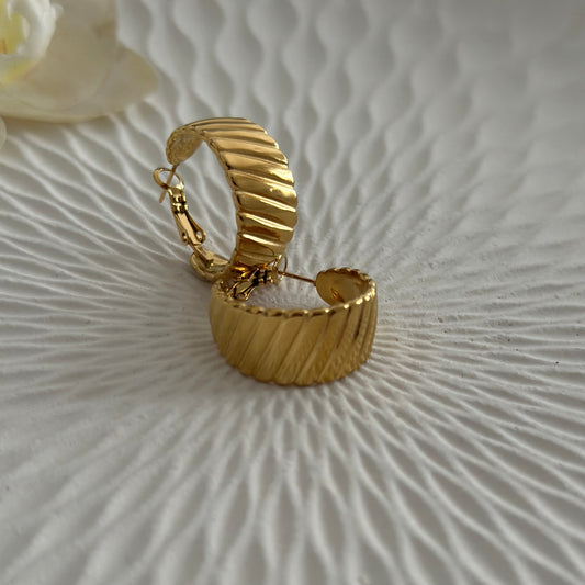 Orecchini mezzaluna rigati - Gold