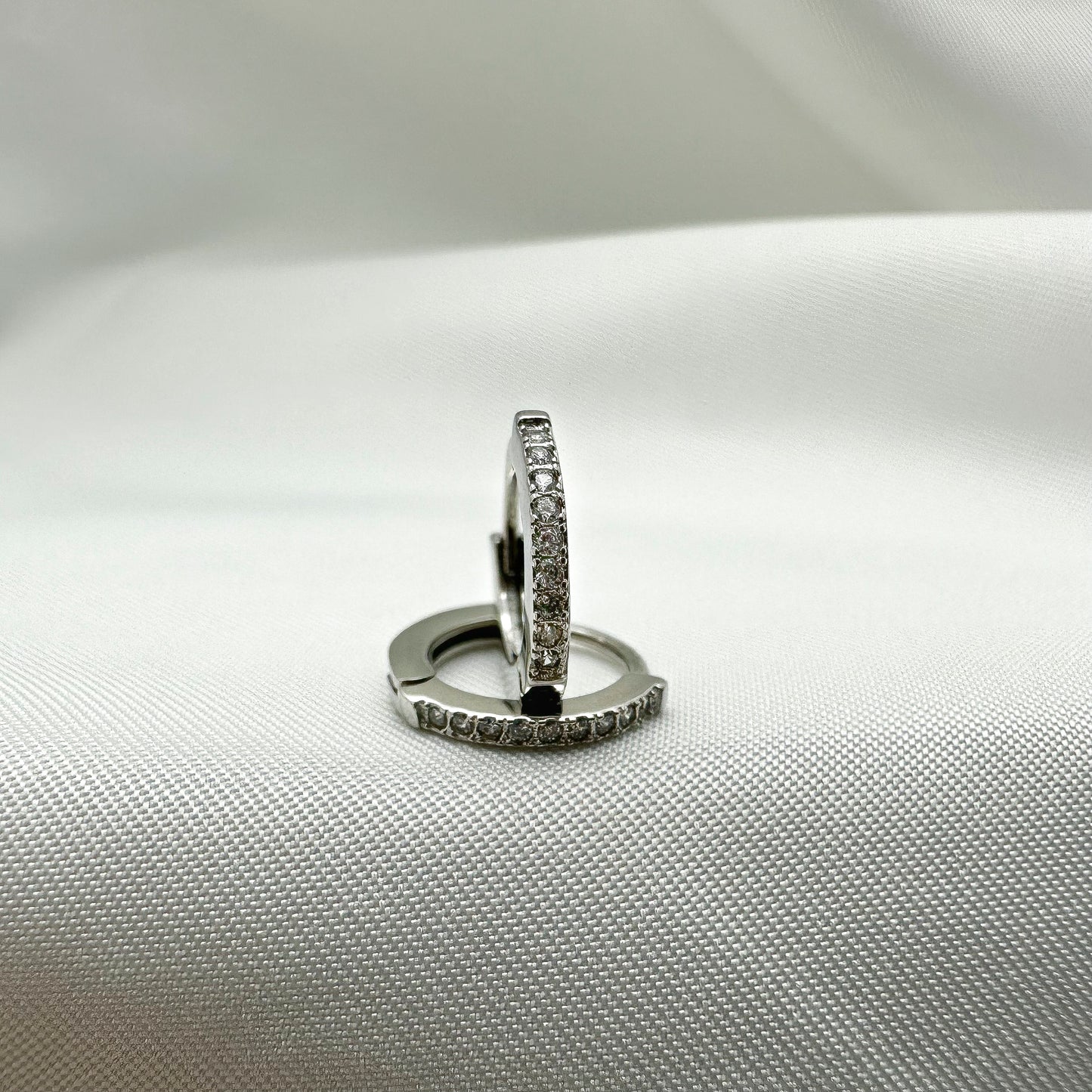 Orecchino mini cerchietto zirconato - Silver