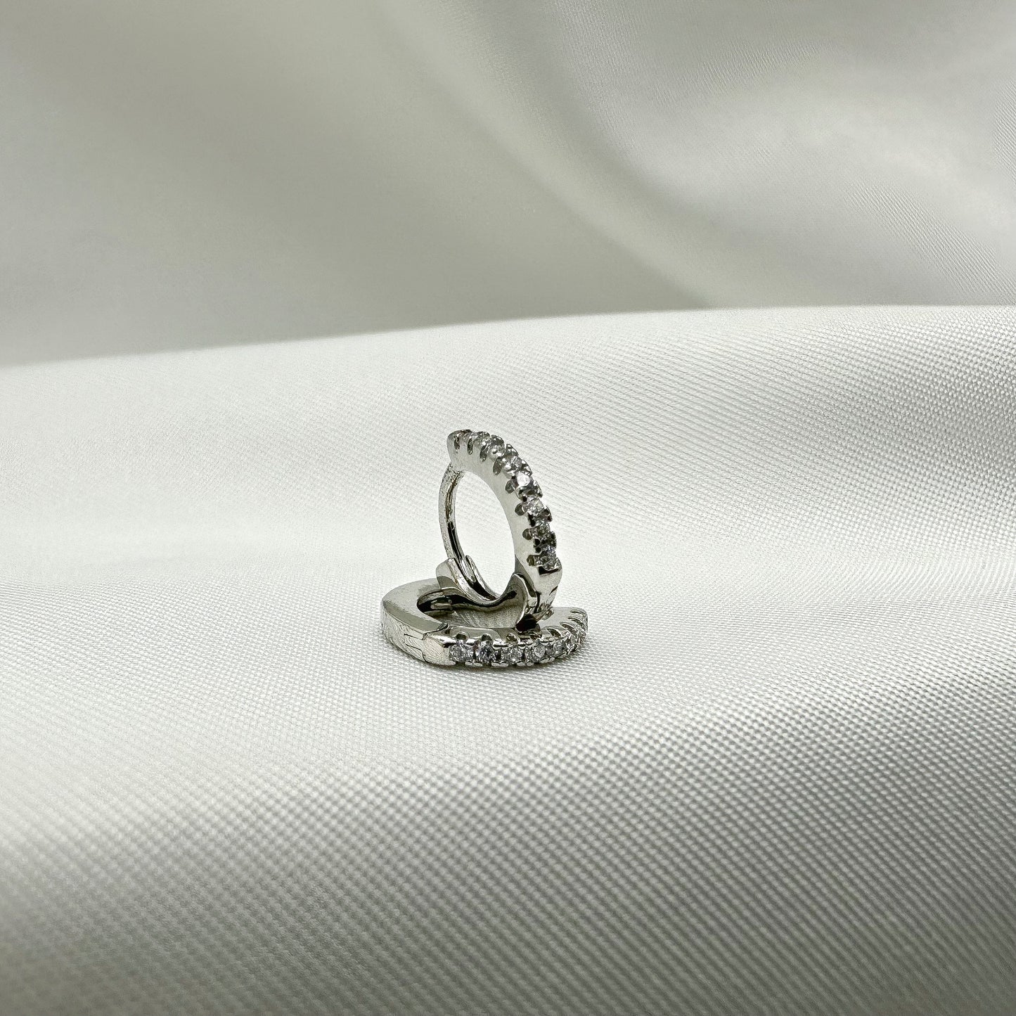 Orecchino micro cerchietto zirconato - Silver