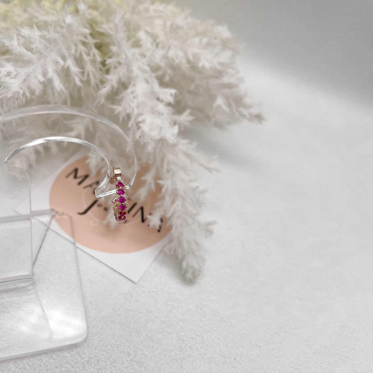 Orecchino cerchietto mezzaluna zirconi fuxia - Rosè