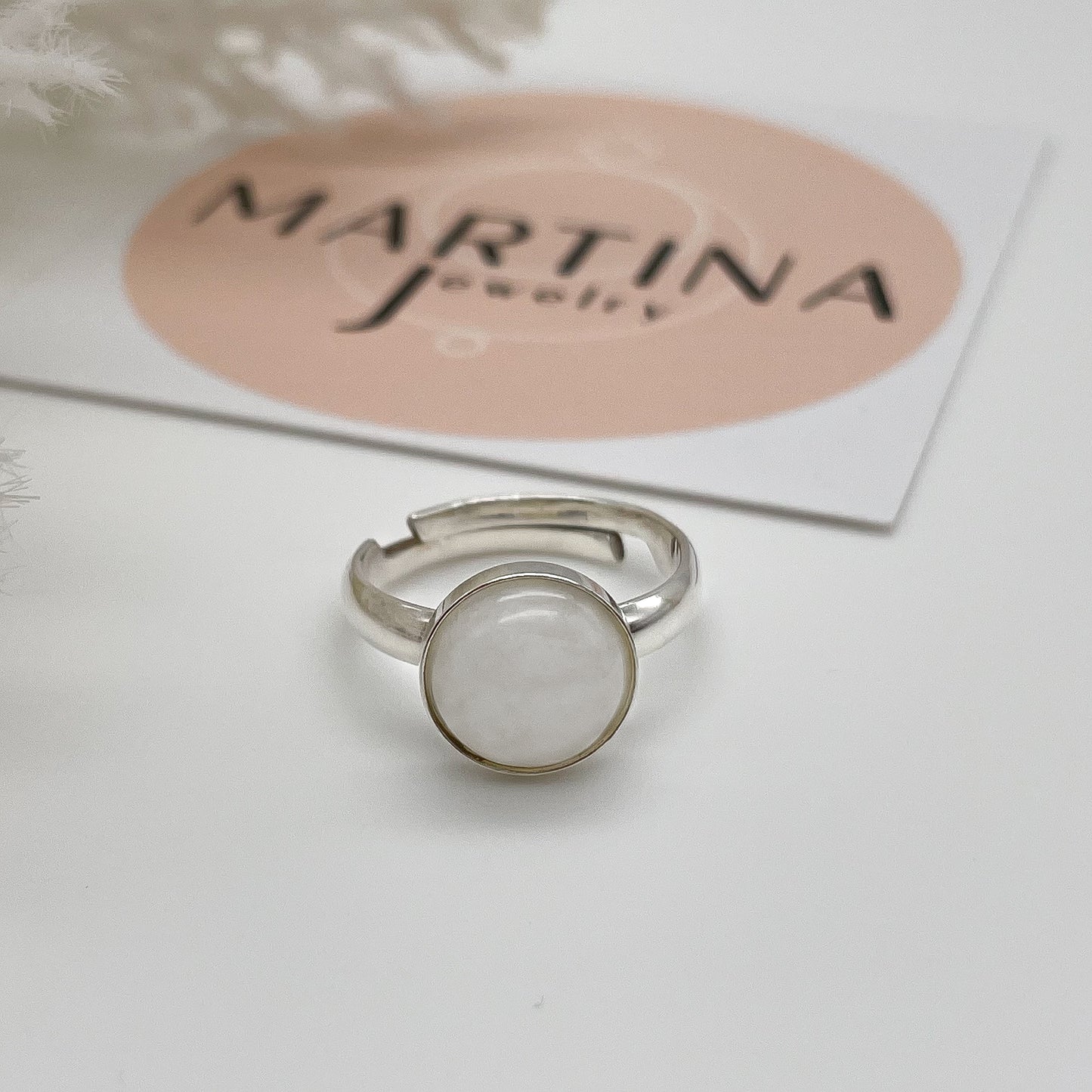 Anello con centrale in giada bianca - Silver