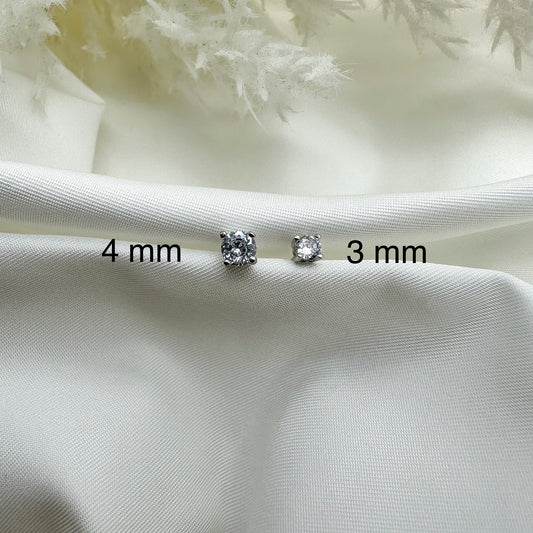 Orecchino punto luce bianco 4 mm - Silver