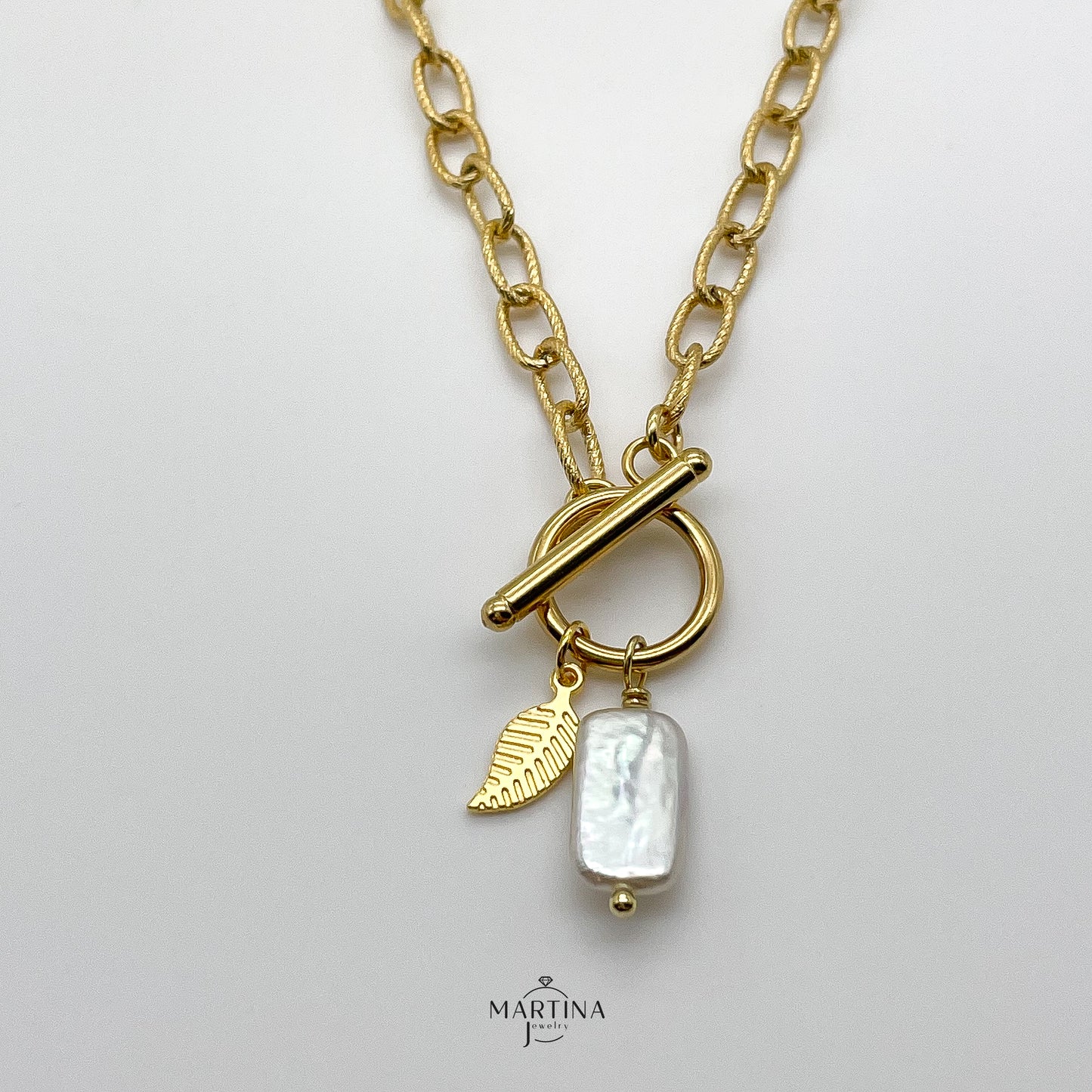 Collana catena lavorata e chiusura frontale con perla rettangolare e foglia - Gold