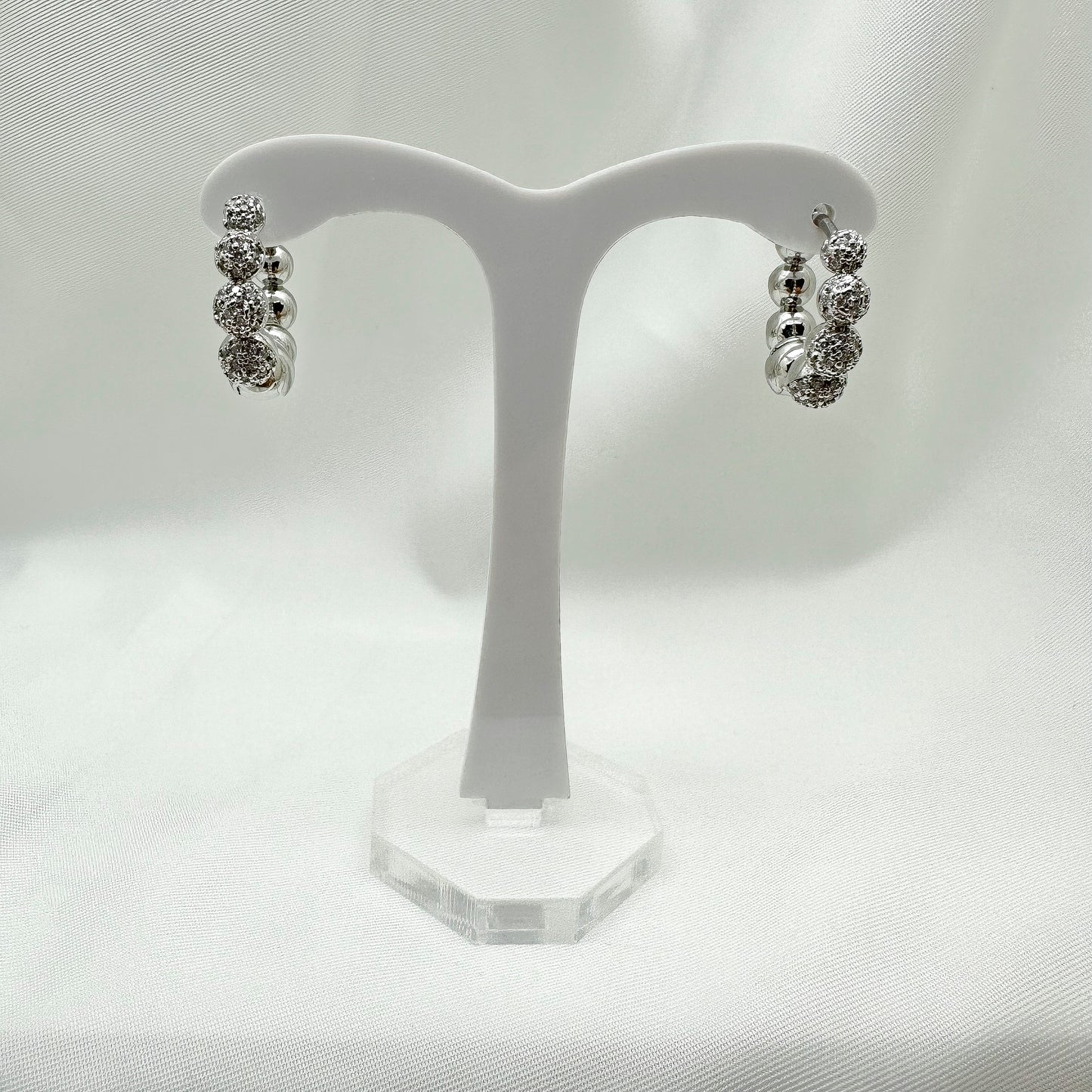 Orecchini cerchi palline lisce e diamantate - Silver