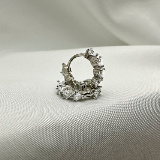 Orecchini cerchietti con zirconi a cuore - Siver