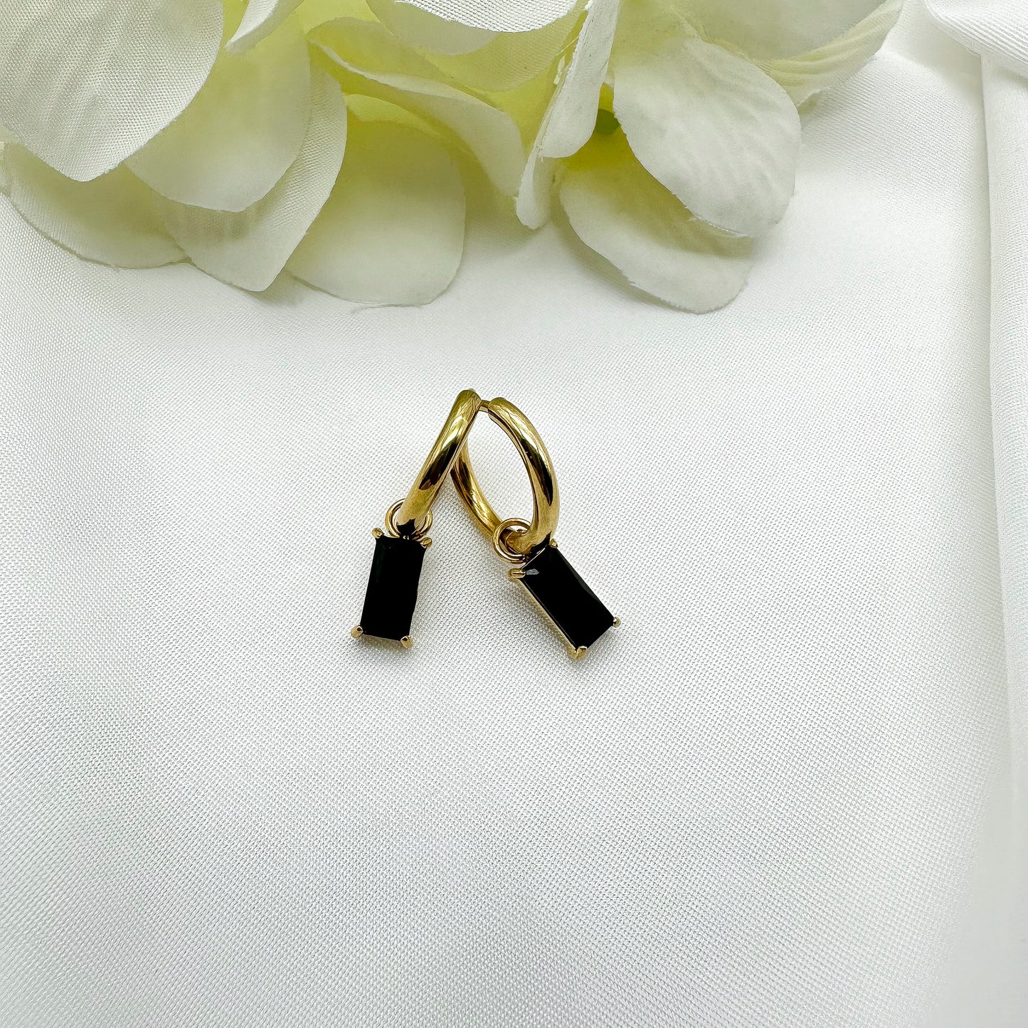 Orecchini cerchietti pendenti cristallo rettangolare nero - Gold