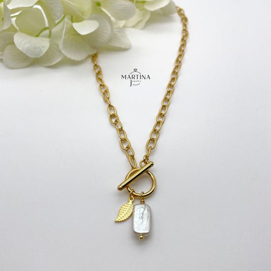 Collana catena lavorata e chiusura frontale con perla rettangolare e foglia - Gold