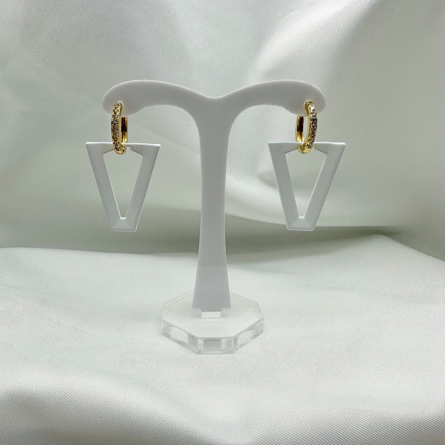 Orecchini a V stile Ferragni bianchi - Gold