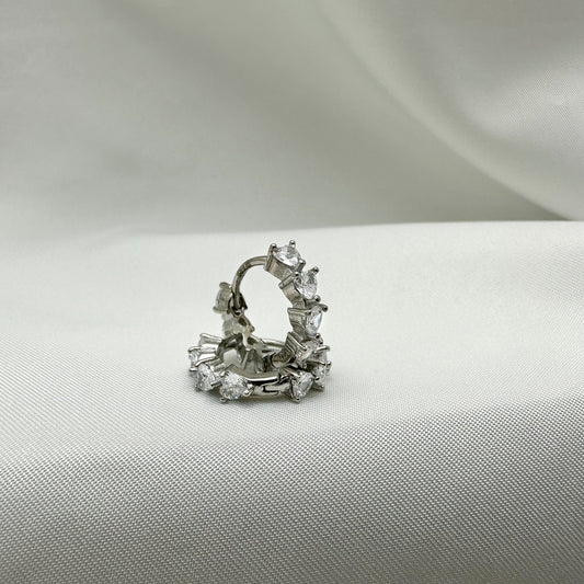 Orecchini cerchietti con zirconi a cuore - Siver