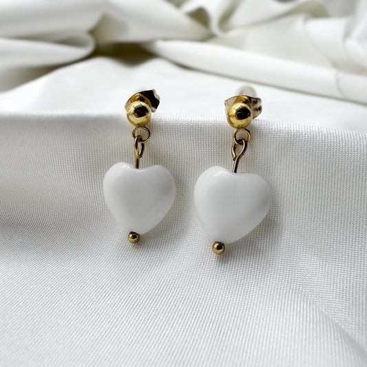 Orecchini palline con cuore pendente in Agata Bianca - Gold