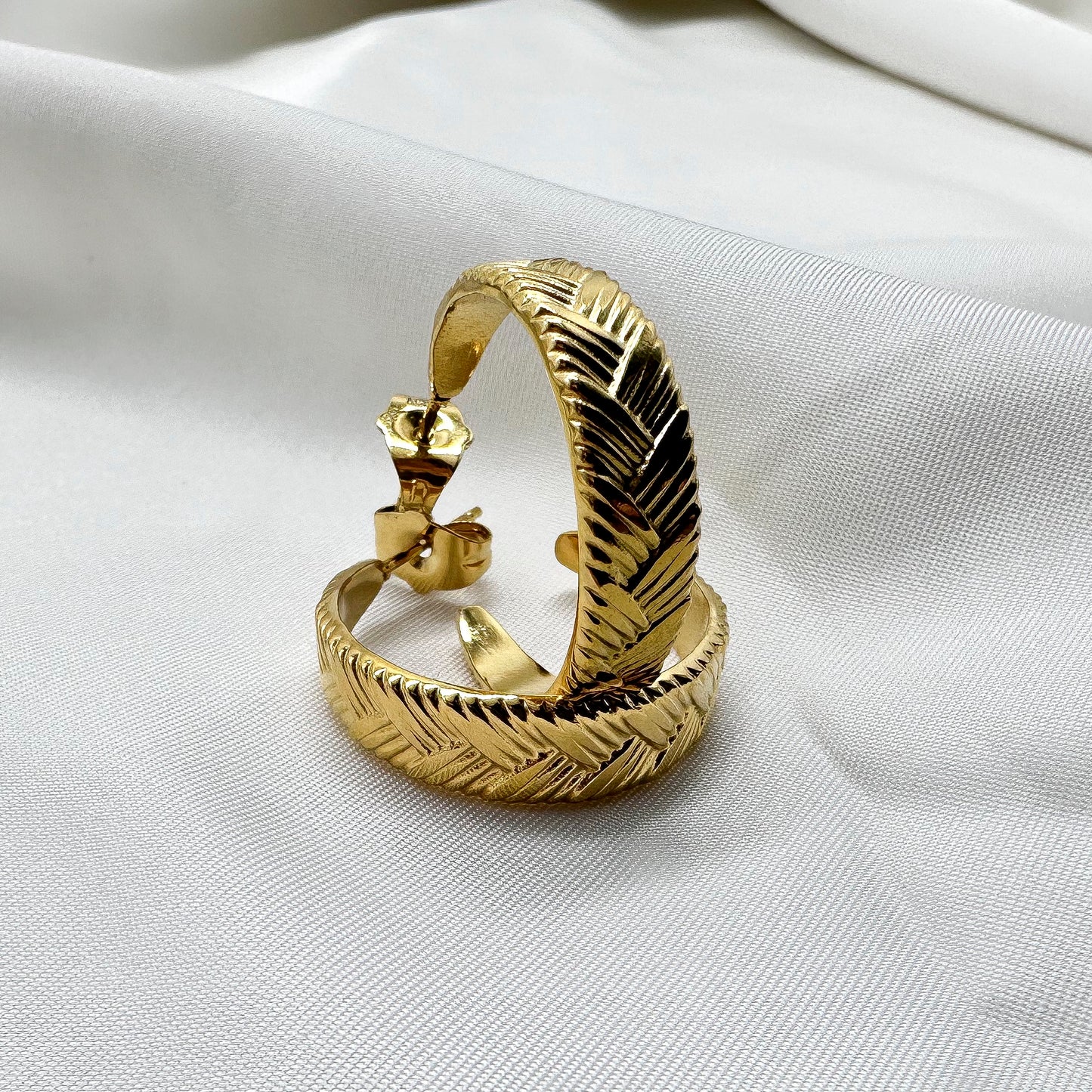 Orecchini cerchi graffiati - Gold