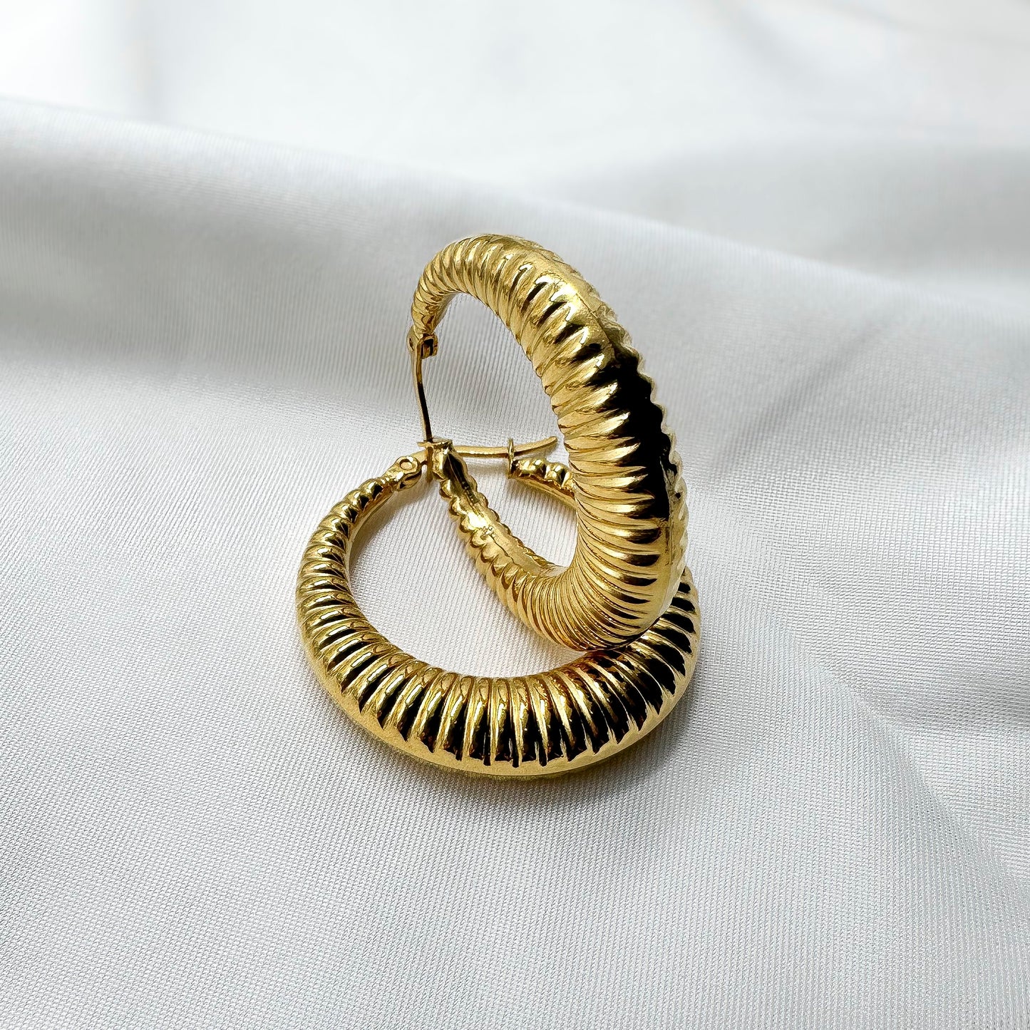 Orecchini cerchi rigati - Gold