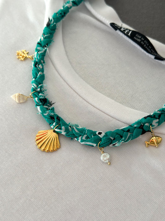 Collana bandana verde acqua con ciondoli stile marino