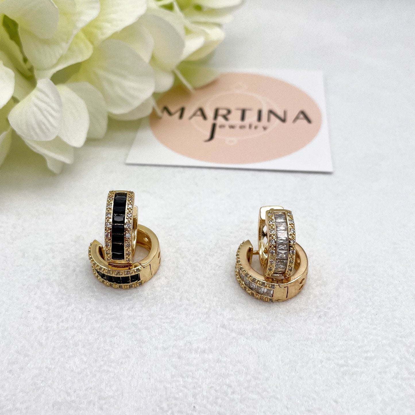 Orecchini cerchietti centrale strass bianchi- Gold