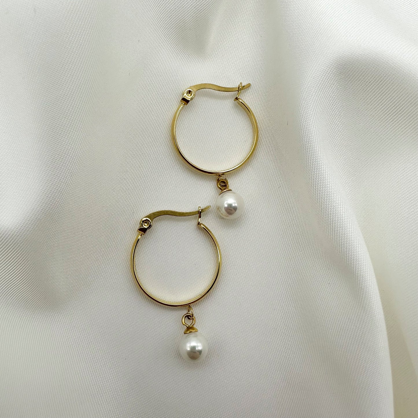 Orecchini cerchi grandi con perla  - Gold