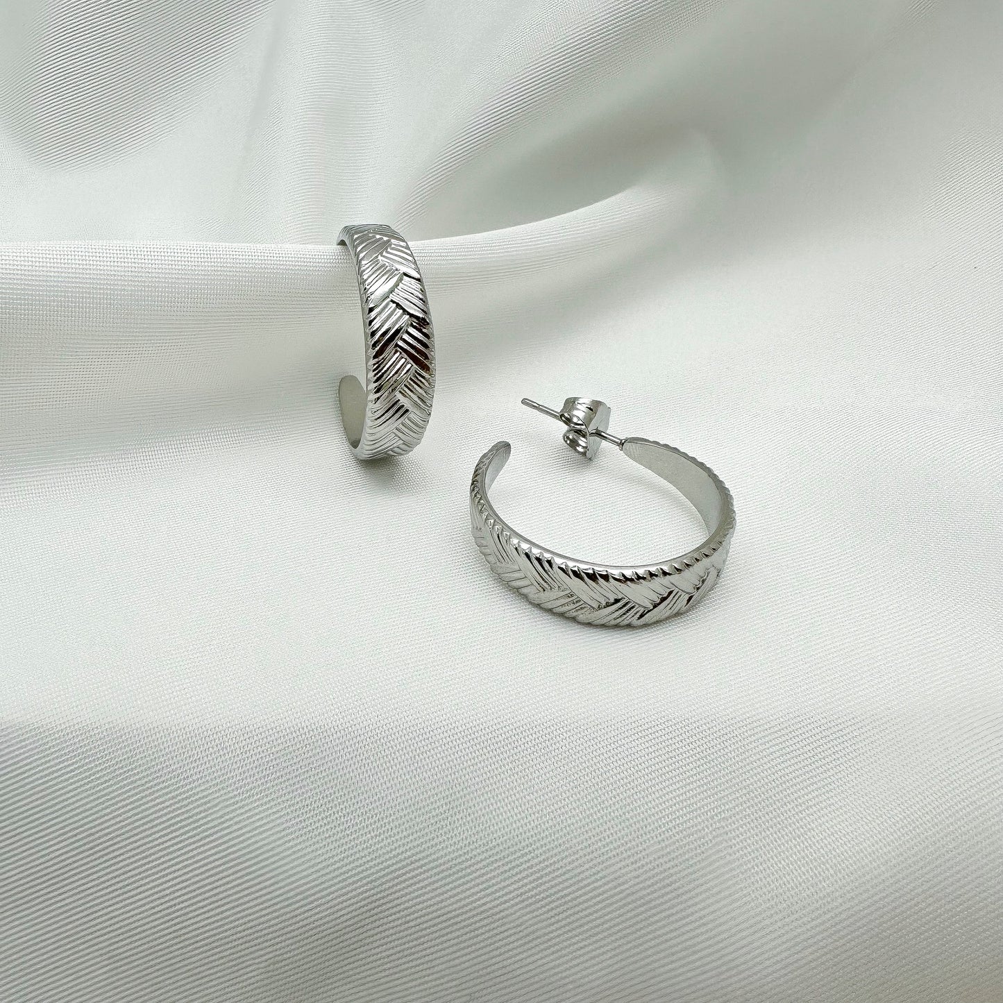 Orecchini cerchi graffiati - Silver