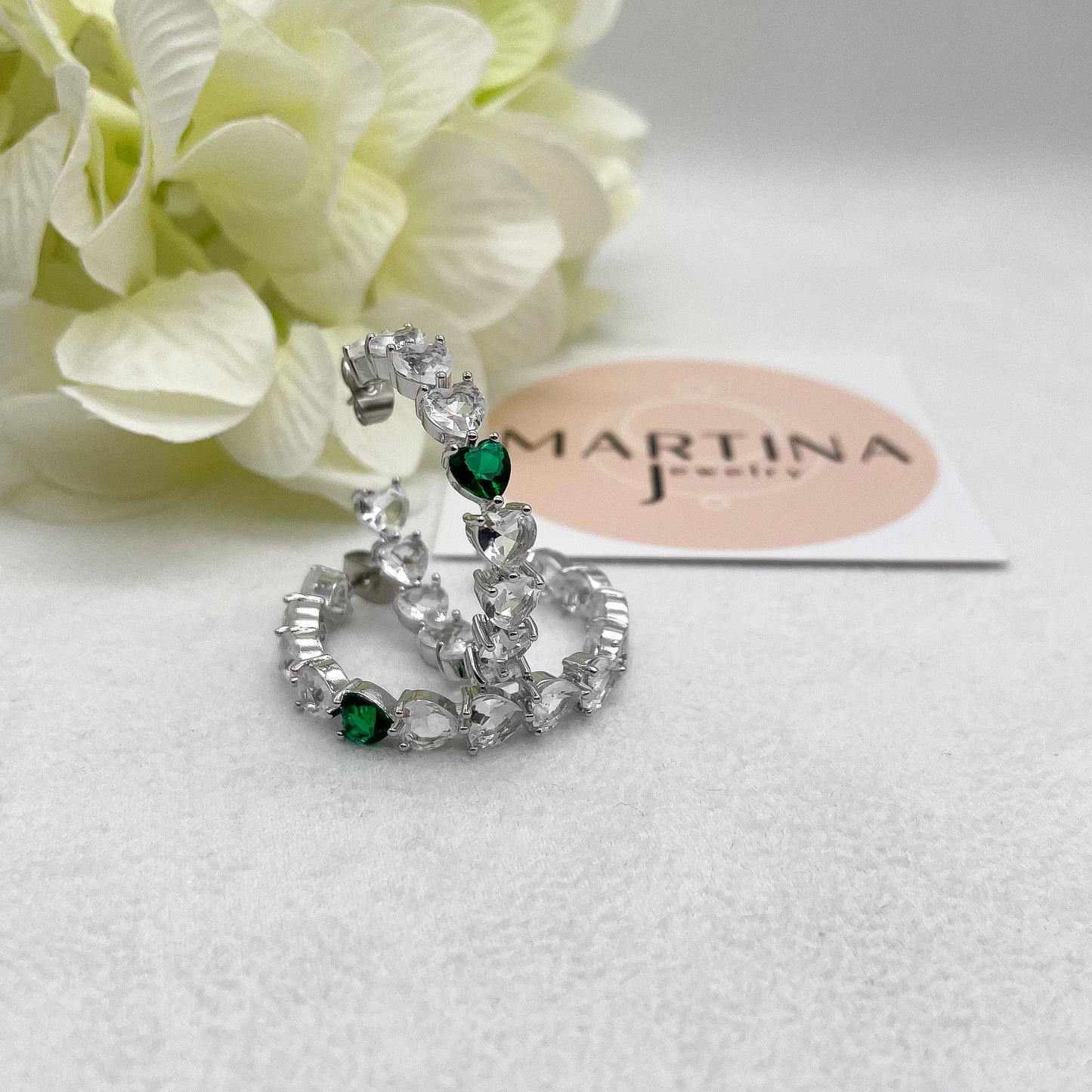Orecchini cuori strass con centrale verde - Silver
