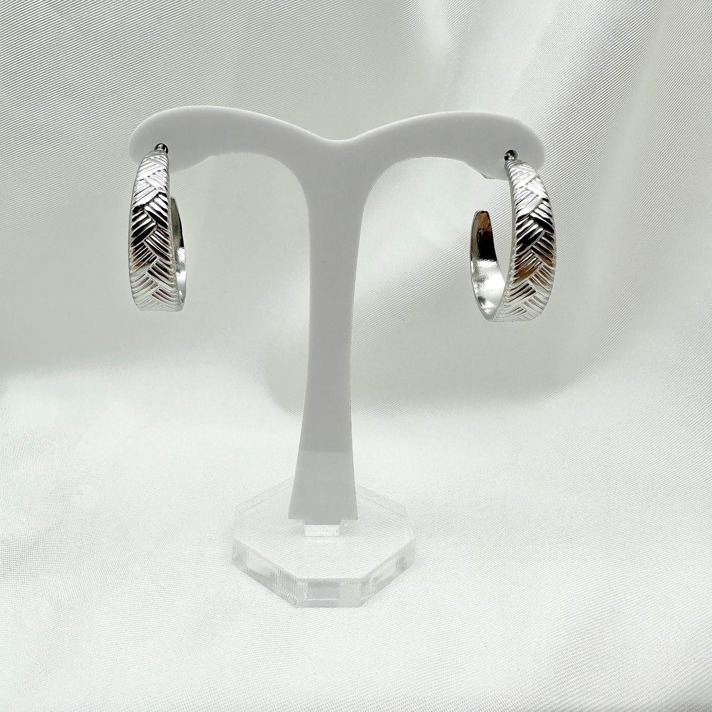 Orecchini cerchi graffiati - Silver