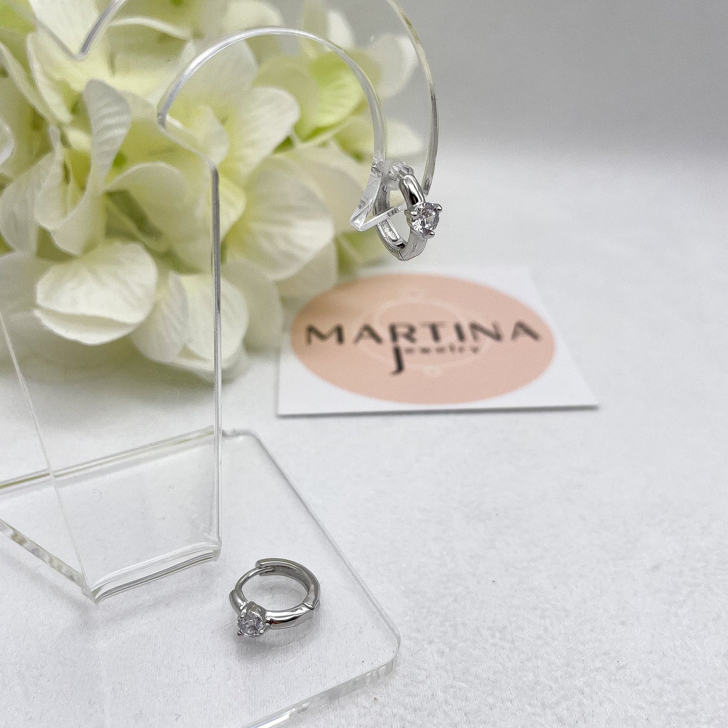 Orecchini cerchi small con cuore strass con centrale bianco - Silver