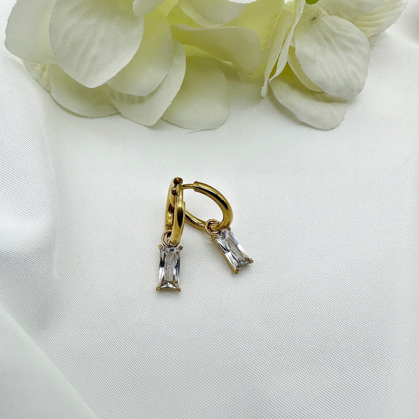 Orecchini cerchietti pendenti cristallo rettangolare bianchi - Gold