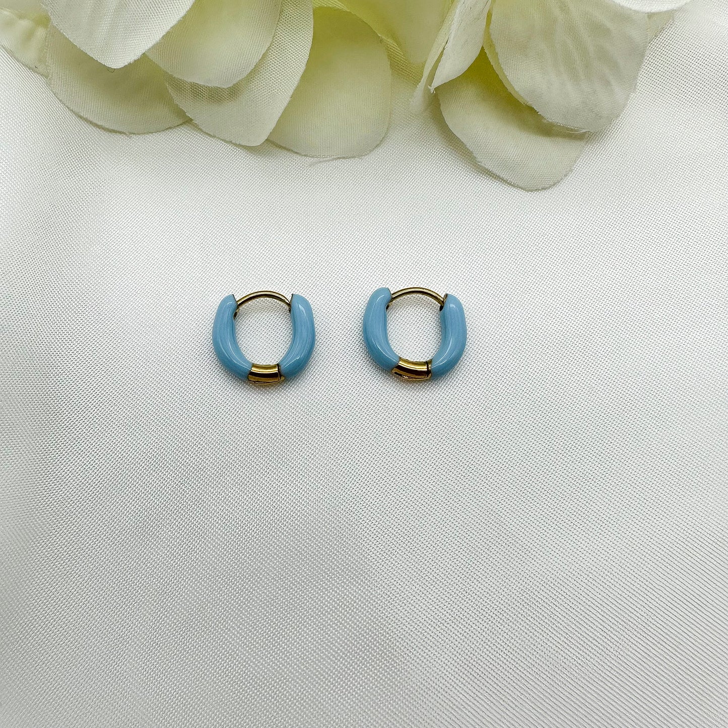 Orecchini cerchietti smaltati celesti - Gold