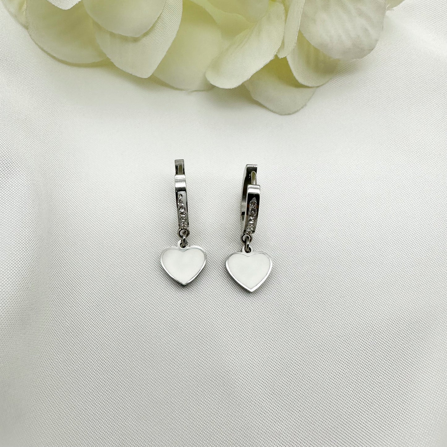 Orecchini pendenti cuori bianchi - Silver